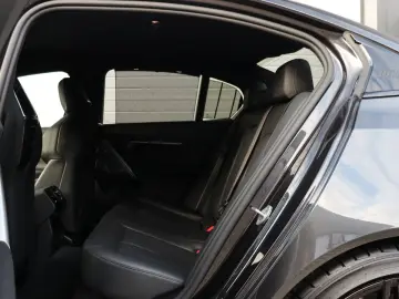 M5 Sedan  Carbon Pack  Comfort Pack  B&W  HUD