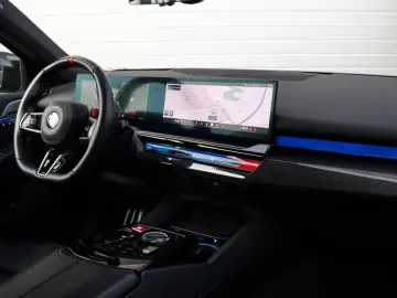 M5 Sedan  Carbon Pack  Comfort Pack  B&W  HUD