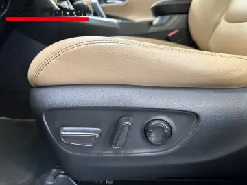 RAV 4 Hybrid 4x4 Lounge 2.5 JBL 360 BLISS ACC KEYLESS