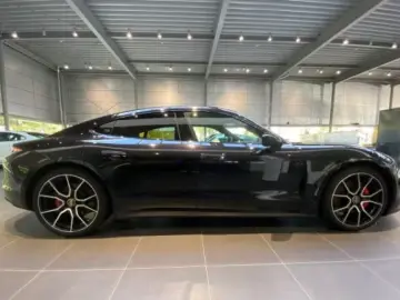 Taycan 4S Head-Up Pano. Bose Chrono Sitzbel Perf