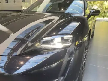 Taycan 4S Head-Up Pano. Bose Chrono Sitzbel Perf