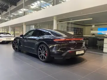 Taycan 4S Head-Up Pano. Bose Chrono Sitzbel Perf