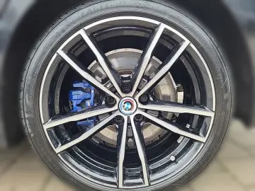 330e Limousine M SPORT LED ACC ParkAss Glasdach