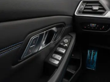 330e M Sport HUD DAB PDC Geschwindigkeitsreg