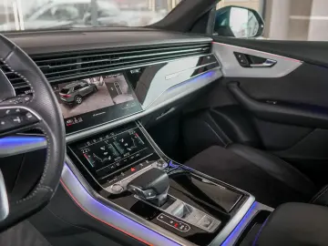 AUDI Q8 50 MHEV Sport quattro