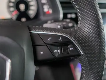 AUDI Q8 50 MHEV Sport quattro