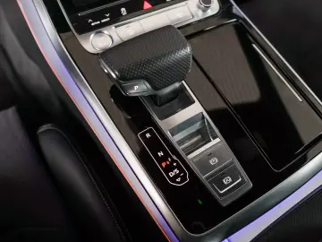 AUDI Q8 50 MHEV Sport quattro