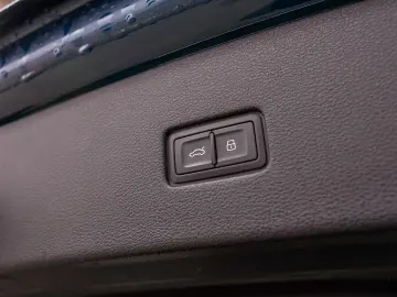 AUDI Q8 50 MHEV Sport quattro