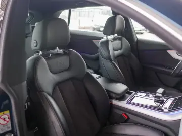 AUDI Q8 50 MHEV Sport quattro