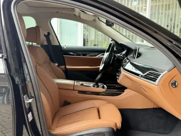 745 e 3.0 Sportautom. Head-Up ACC Pano. Ambiente