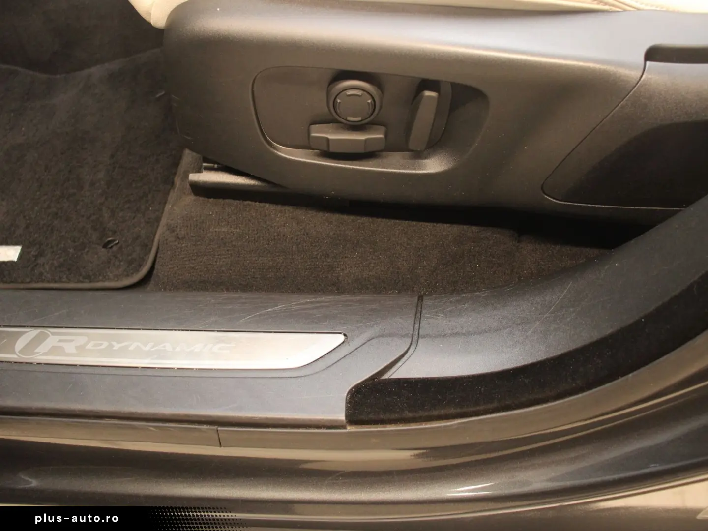 Range Rover Velar P250 R-Dynamic SE Head-Up DAB