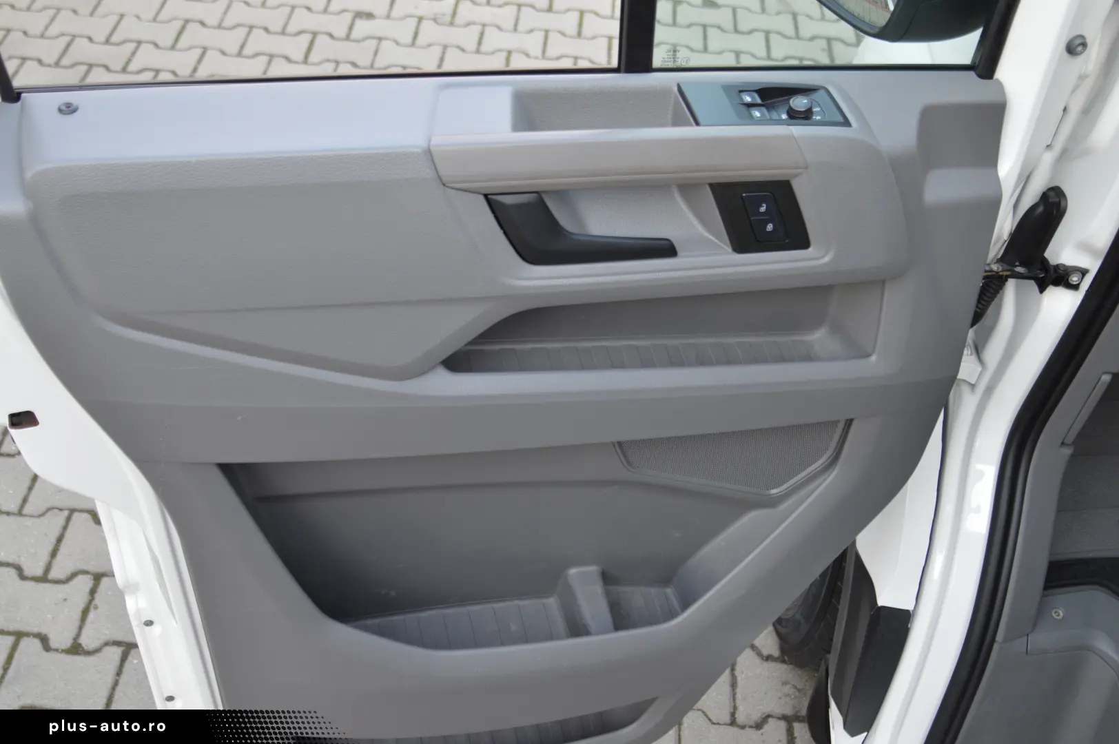 VOLKSWAGEN CRAFTER L4 2.0TDI Cabina Dubla 7 Locuri