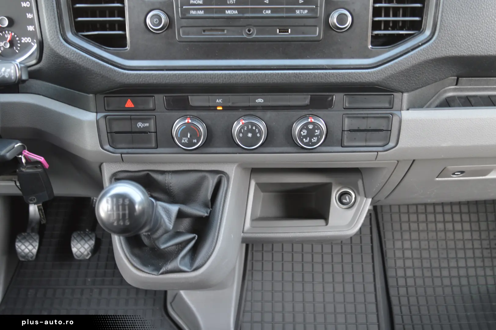 VOLKSWAGEN CRAFTER L4 2.0TDI Cabina Dubla 7 Locuri