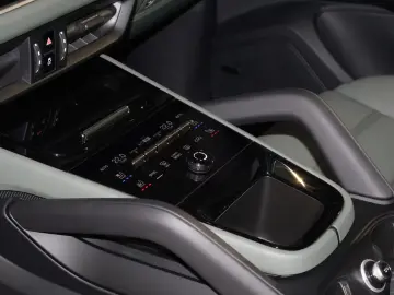 Cayenne E-Hybrid BOSE Massage HD Matrix 22