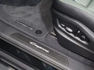 Cayenne E-Hybrid BOSE Massage HD Matrix 22