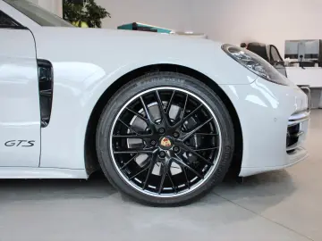 Panamera GTS  Matrix LED PDLS  HUD Panorama 360