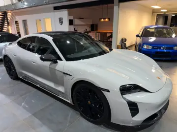 Taycan GTS MY24 CarbonAero HuD HA-Lenkung Kreide