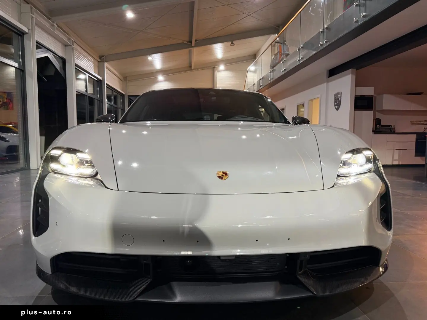 Taycan GTS MY24 CarbonAero HuD HA-Lenkung Kreide