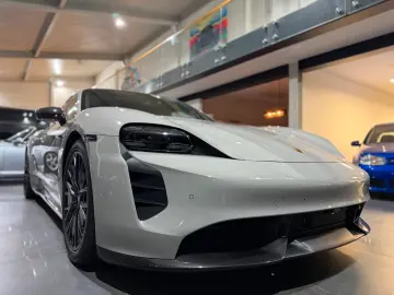 Taycan GTS MY24 CarbonAero HuD HA-Lenkung Kreide