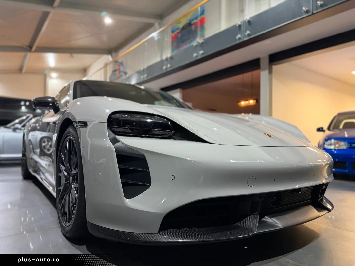 Taycan GTS MY24 CarbonAero HuD HA-Lenkung Kreide