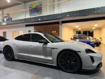 Taycan GTS MY24 CarbonAero HuD HA-Lenkung Kreide