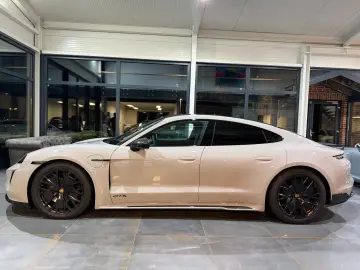 Taycan GTS MY24 CarbonAero HuD HA-Lenkung Kreide
