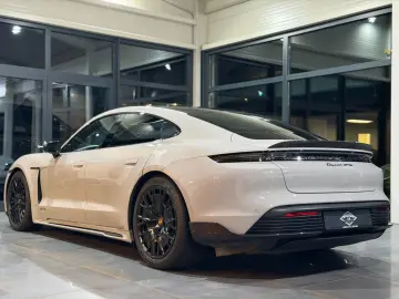 Taycan GTS MY24 CarbonAero HuD HA-Lenkung Kreide