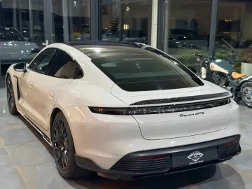 Taycan GTS MY24 CarbonAero HuD HA-Lenkung Kreide