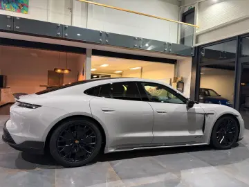 Taycan GTS MY24 CarbonAero HuD HA-Lenkung Kreide