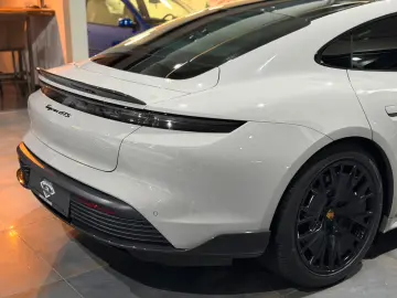 Taycan GTS MY24 CarbonAero HuD HA-Lenkung Kreide