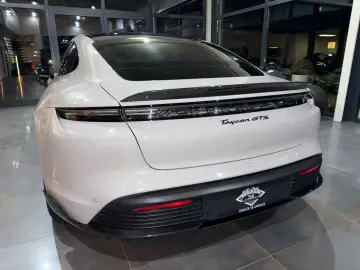 Taycan GTS MY24 CarbonAero HuD HA-Lenkung Kreide