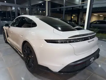 Taycan GTS MY24 CarbonAero HuD HA-Lenkung Kreide