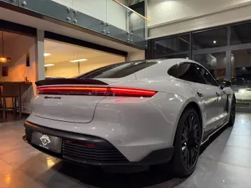 Taycan GTS MY24 CarbonAero HuD HA-Lenkung Kreide