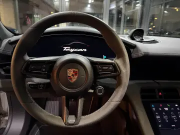 Taycan GTS MY24 CarbonAero HuD HA-Lenkung Kreide