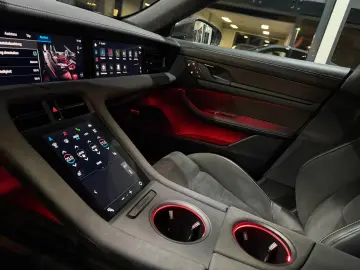 Taycan GTS MY24 CarbonAero HuD HA-Lenkung Kreide