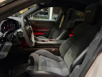 Taycan GTS MY24 CarbonAero HuD HA-Lenkung Kreide