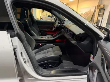 Taycan GTS MY24 CarbonAero HuD HA-Lenkung Kreide