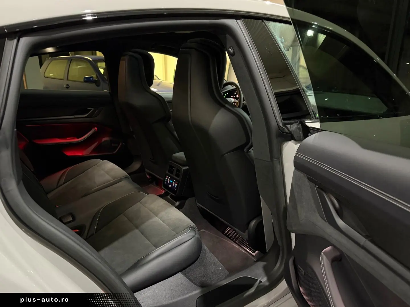 Taycan GTS MY24 CarbonAero HuD HA-Lenkung Kreide