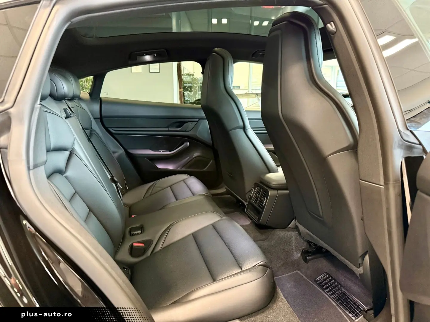 Taycan Performance Panorama SportChrono WP