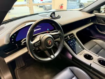 Taycan Performance Panorama SportChrono WP