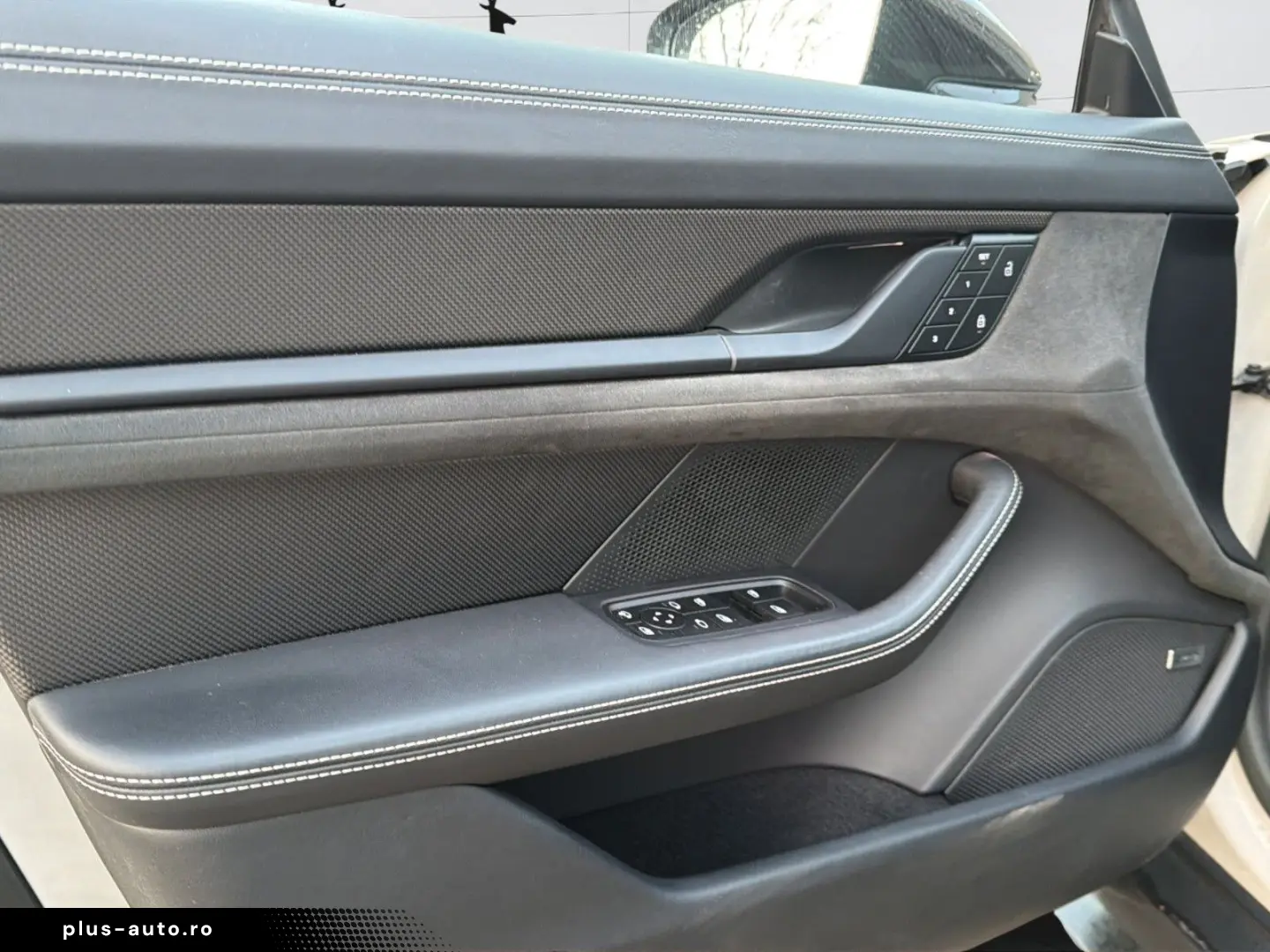 Taycan GTS 21  BOSE 360  Kreide PCCB