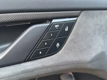 Taycan GTS 21  BOSE 360  Kreide PCCB