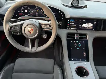 Taycan GTS 21  BOSE 360  Kreide PCCB