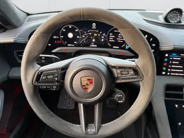 Taycan GTS 21  BOSE 360  Kreide PCCB