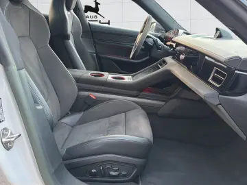 Taycan GTS 21  BOSE 360  Kreide PCCB