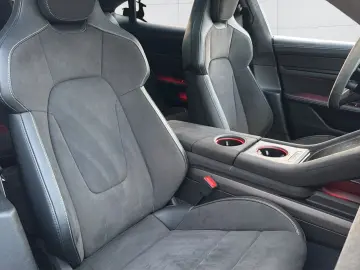 Taycan GTS 21  BOSE 360  Kreide PCCB