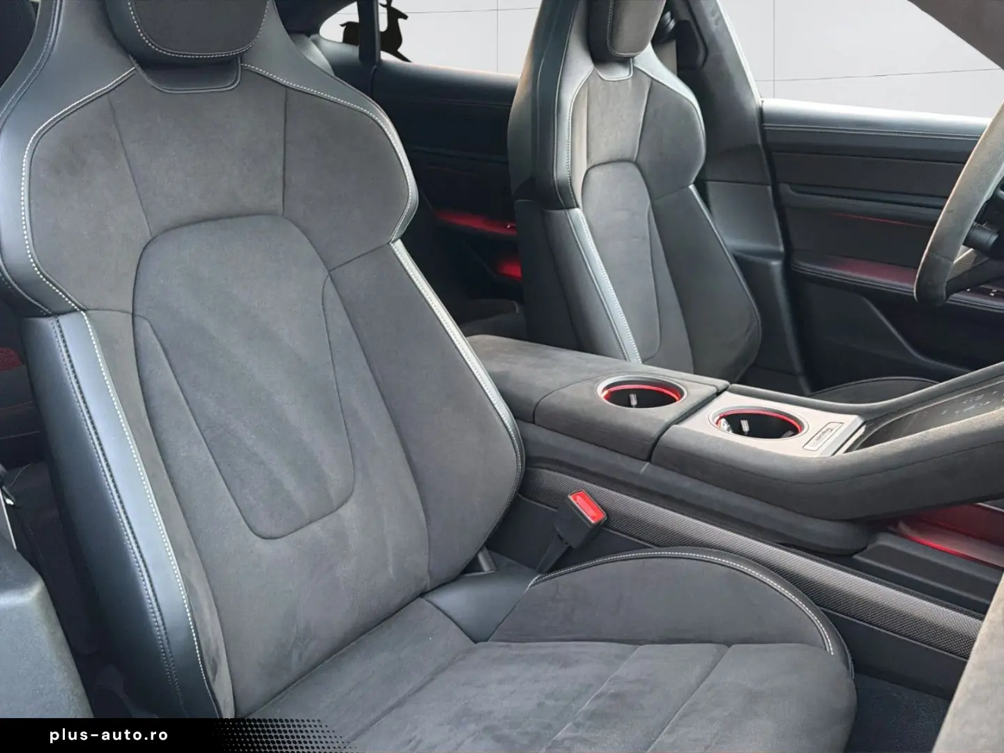 Taycan GTS 21  BOSE 360  Kreide PCCB