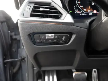 440i Cabrio xDrive HUD LASER NAVI LEDER SHZ PDC