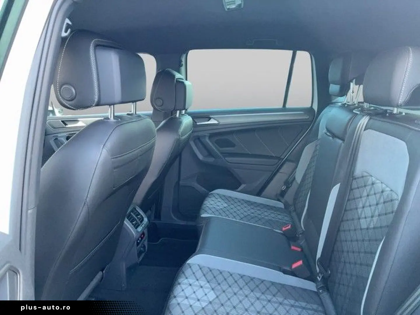 Tiguan 2.0 TSI  DSG R-Line 4Motion LED AHK SHZG.