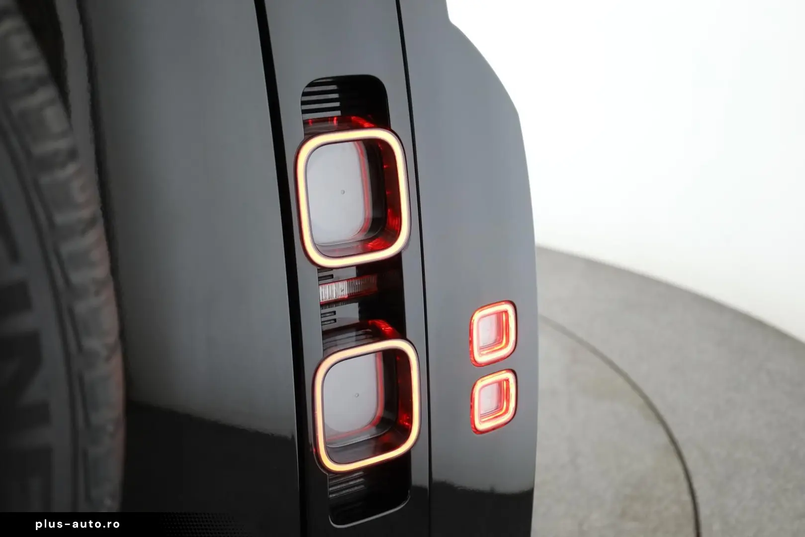 Defender 110 P525 AWD Black Pano HUD 360 AHK 22